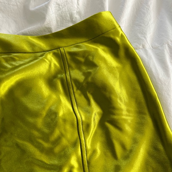Cos high-shine satin green mini skirt size S - Picture 2 of 3